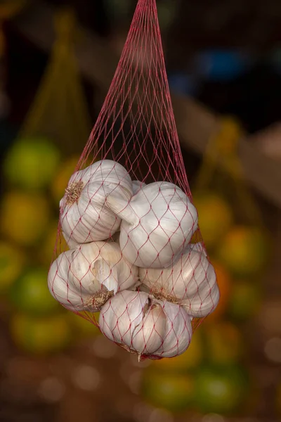 Basket Garlic Heads Hanging Sale Roadside Market Interior State Sao — Stock Photo, Image