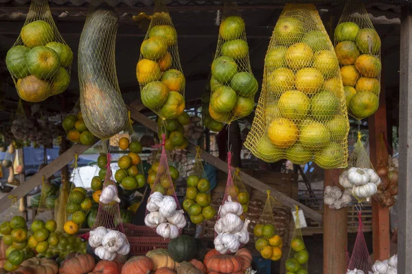 Cestas Frutas Verduras Colgadas Para Venta Mercado Carretera Interior Del — Foto de Stock