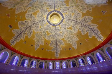 Aparecida, Sp, Brezilya - 11 Şubat 2018 - Orta nefin Ulusal tapınak Our Lady Aparecida bazilikanın kubbe görünümü içinde