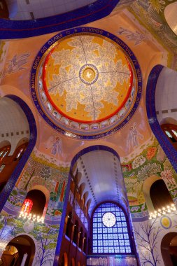 Aparecida, Sp, Brezilya - 11 Şubat 2018 - Orta nefin Ulusal tapınak Our Lady Aparecida bazilikanın kubbe görünümü içinde