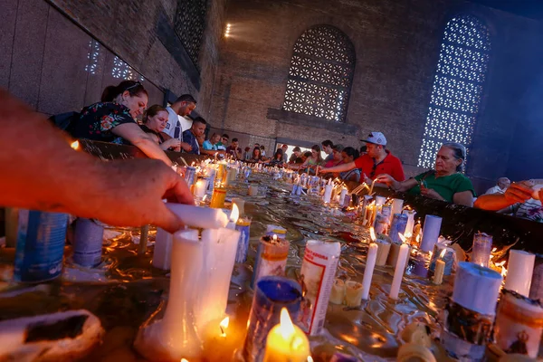 Aparecida Brasil Fevereiro 2018 Fiéis Acendendo Velas Capela Das Velas — Fotografia de Stock