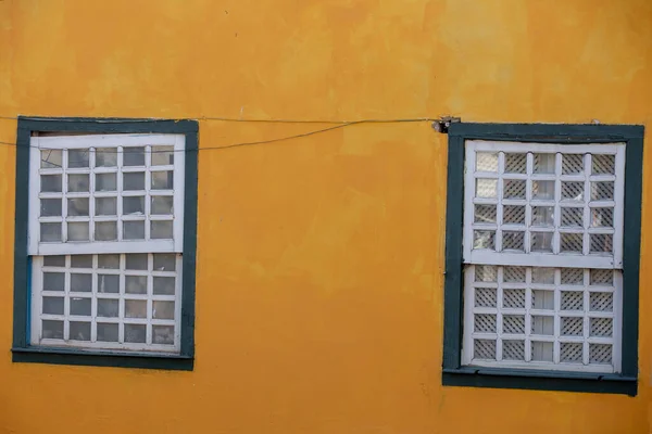 Detail Van Oud Venster Gele Muur Santana Parnaiba Deelstaat São — Stockfoto