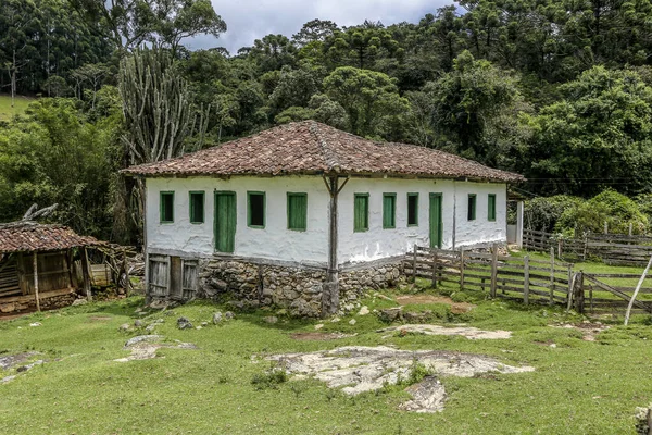 Velha Casa Colonos Paisagem Verde Típica Zona Rural Minas Gerais — Fotografia de Stock