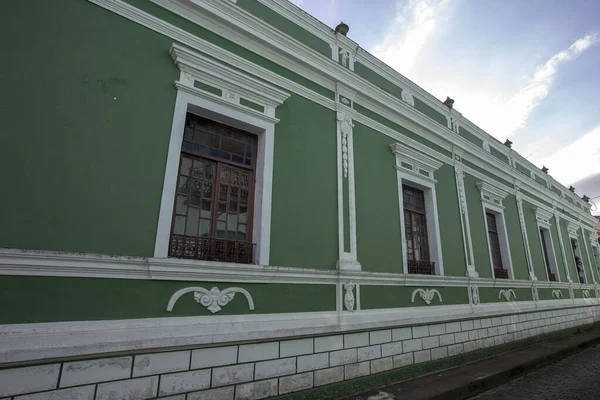 植民地時代の歴史的な都市の建物のファサード ブラジルサンパウロ州イガペ — ストック写真