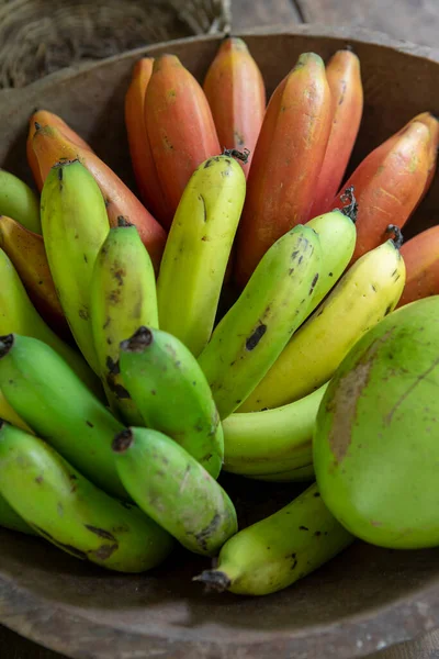 Tálca Kétféle Banánnal Calabash Gyümölccsel Tanyasi Asztalon Brazília — Stock Fotó