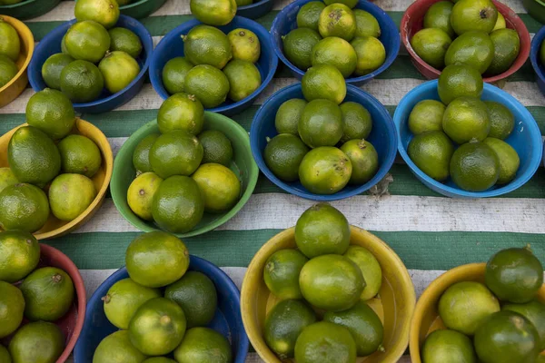 Limones Tahití Jugosos Muy Agrios Son Típicos Del Menú Brasileño — Foto de Stock