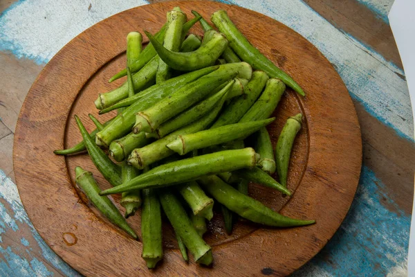 Portion Okra Wooden Plate Rustic Wooden Table — Stock Photo, Image