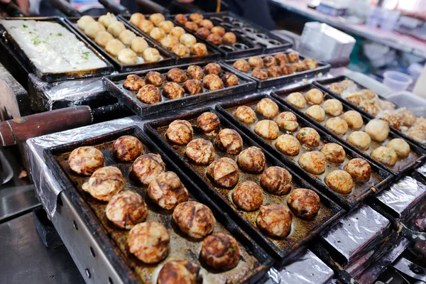 Takoyaki Preparação Pratos Típicos Baia Comida Rua Liberty District Cidade — Fotografia de Stock