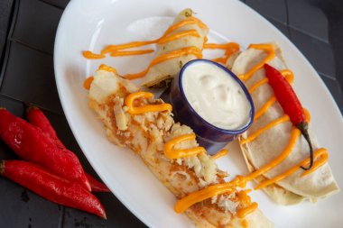 Taco ve quesadillas tabağı, tipik Meksika gıda yakın çekim