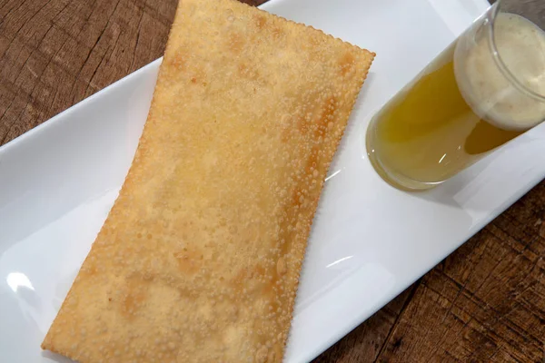 Comida Brasileña Pastel Pastelería Inglés Sobre Plato Blanco Vaso Jugo —  Fotos de Stock