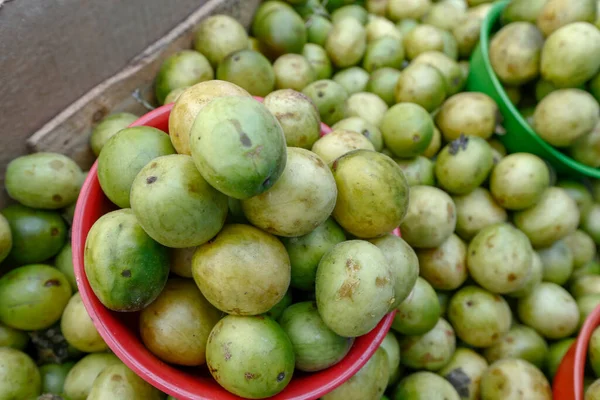 北東部の典型的なブラジルの果実であるウンブ スポンディアス ツバサ またはブラジルの梅 ブラジル サンパウロ市の市市場 — ストック写真
