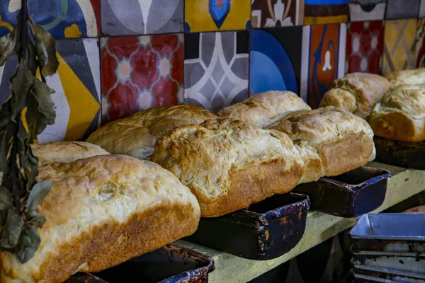 Färskt Handgjort Bröd Bröd Form Redo Att Serveras Ekologiska Bageri — Stockfoto