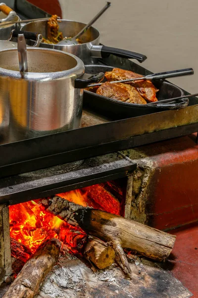 Wood Stove Emphasis Fire Pots Food Traditional Way Cooking Countryside — Stock Photo, Image