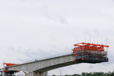 Yapım aşamasında, Sao Paulo Brezilya Tiete Nehri üzerinde Cptm hattı 13 viyadük kaldı