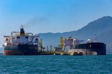 Sao Sebastiao, Sao Paulo eyaletindeki sahil istasyonunda petrol tankeri.