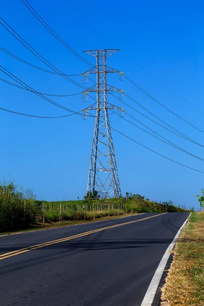 Torres Transmisión Energía Eléctrica Lado Carretera Perspectiva Campo Del Estado — Foto de Stock