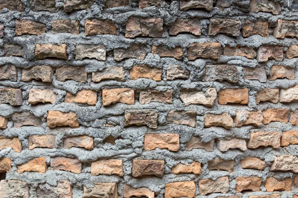 Yarım Tuğla Duvar Ile Drene Çimento Abartılı Yapıştır — Stok fotoğraf