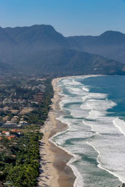 Mavi deniz, üzerinde Kuzey Sahil Sao Paulo ile sahilde çökmesini dalgalar. Sao Sebastiao, Sp, Brezilya