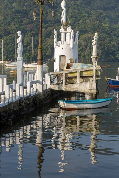 Reflexão Barco Ancorado Nas Águas Calmas Delta Rio Bertioga São — Fotografia de Stock