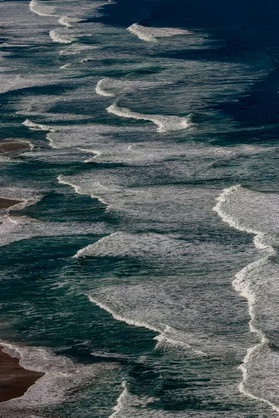 Ondas Batendo Praia Com Mar Azul Costa Norte São Paulo — Fotografia de Stock