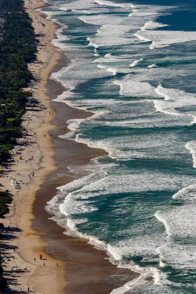 Olas Rompiendo Playa Con Mar Azul Costa Norte Sao Paulo — Foto de Stock