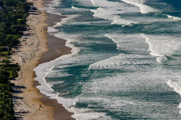Fale Rozbijające Się Plaży Błękitne Morze Północnym Wybrzeżu Sao Paulo — Zdjęcie stockowe