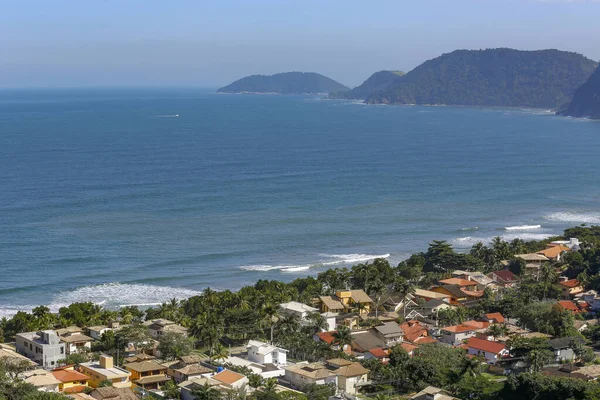 Olas Rompiendo Playa Con Mar Azul Costa Norte Sao Paulo —  Fotos de Stock