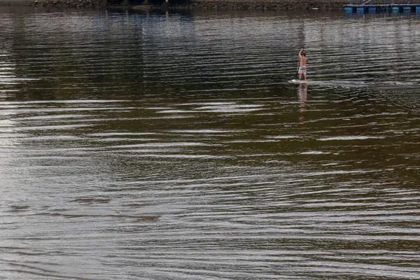 Itanhaem Brasilien Maj 2018 Man Paddlar Stand Paddel Ombord Havet — Stockfoto