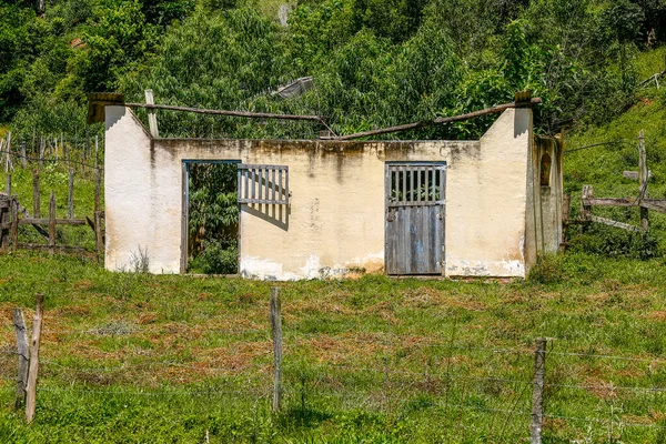 Abandoned Farmhouse Amidst Trees Pasture Brazil Countryside — Stock Photo, Image