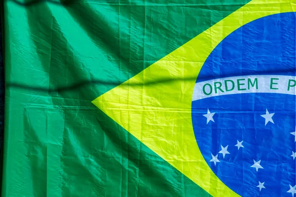 壁にかかっているブラジルの旗の閉鎖 — ストック写真