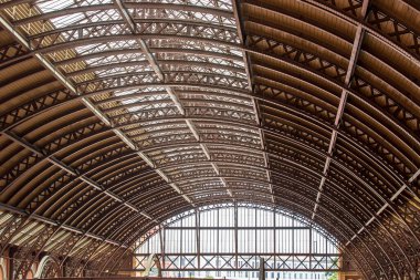 Brezilya 'nın Sao Paulo şehrinin merkezindeki Sao Paulo Tren İstasyonu veya Luz İstasyonu' nun çelik iç yapısı. 1867 'de açıldı..