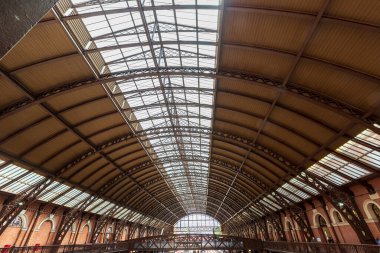 Brezilya 'nın Sao Paulo şehrinin merkezindeki Sao Paulo Tren İstasyonu veya Luz İstasyonu' nun çelik iç yapısı. 1867 'de açıldı..