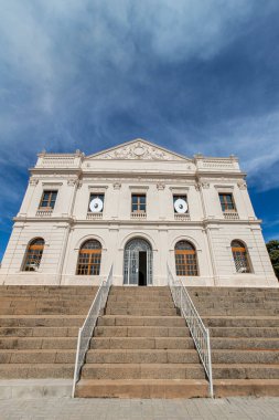 Carlos Gomes Tiyatrosu 1892 ile 1894 yılları arasında Braganca Paulista şehrinde inşa edilmiştir. Neoklasik tarzda, Brezilya 'nın Sao Paulo eyaletinin iç kesimlerinde ilk kez görülmüştür. Bugün burası Kültür Merkezi ve Belediye Kütüphanesi..