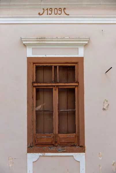 Oud Houten Raam Gevel Van Een Huis Een Stad Het — Stockfoto