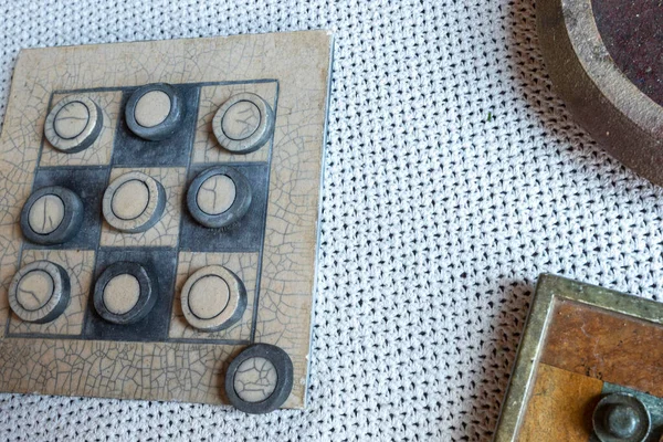 Handmade Soapstone Tic Tac Toe Board Game White Crochet Tablecloth — Stock fotografie