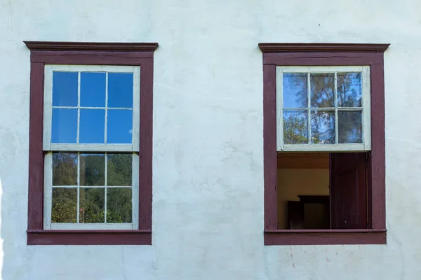 Okna Elewacji Kolonialnego Domu Farmie Monteiro Lobato Miasto Wsi Stanie — Zdjęcie stockowe