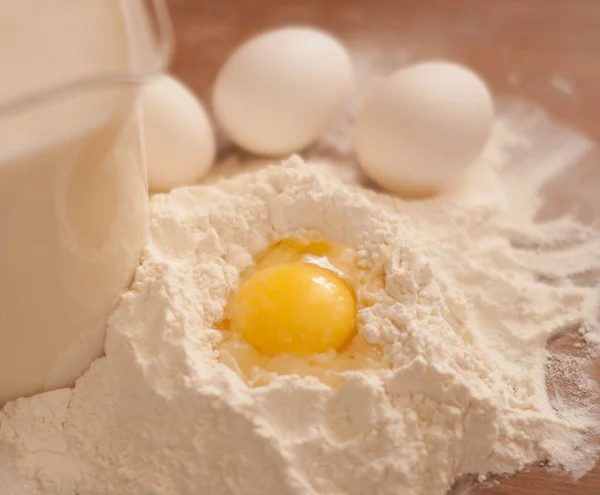 Food - flour, eggs, milk — Stock Photo, Image