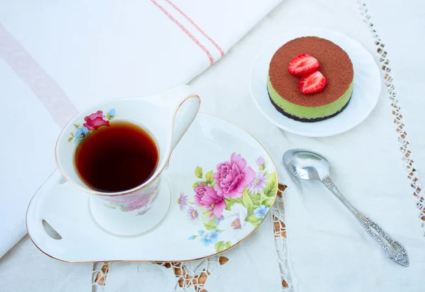 Завтрак - чай и торт — стоковое фото