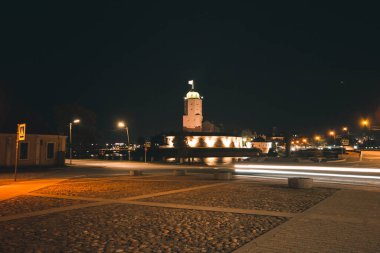 Aziz Olav Kulesi, ortaçağ İsveç kalesi, gece Vyborg, Rusya. Vyborg Kalesi