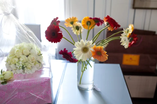 Bouquet flowers gerbera in a vase — Stock Photo, Image