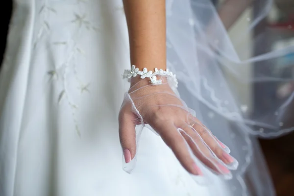 Bride's hands with manicure in white lace gloves — Stock Photo, Image