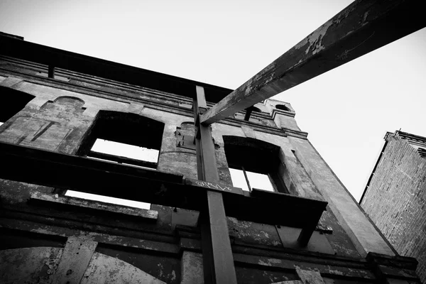 Binayı tutan çelik