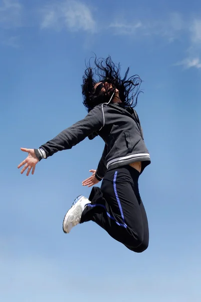 Grande salto feliz — Fotografia de Stock