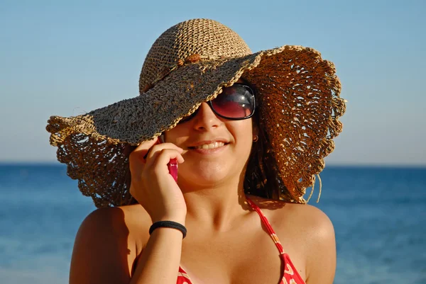 Meisje op het strand — Stockfoto