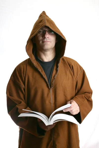 Mönch liest ein Buch — Stockfoto