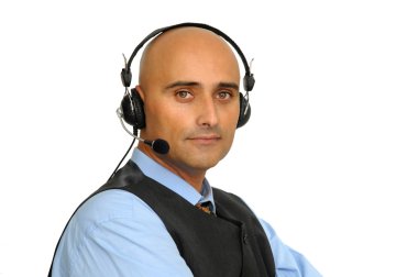 Kulaklıklı bir iş adamı.