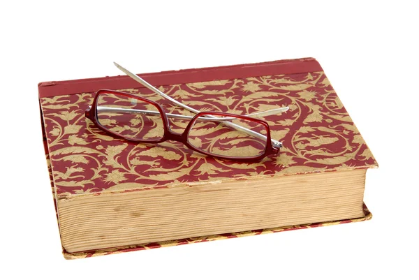 Vieux livre avec des lunettes — Photo