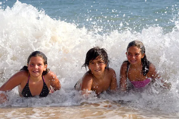 Niños divirtiéndose —  Fotos de Stock