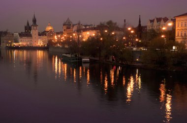 Geceleri Prag