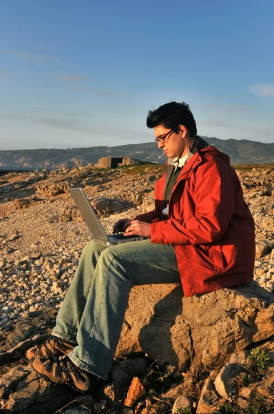 Young man outdoor with laptop — Stock Photo, Image